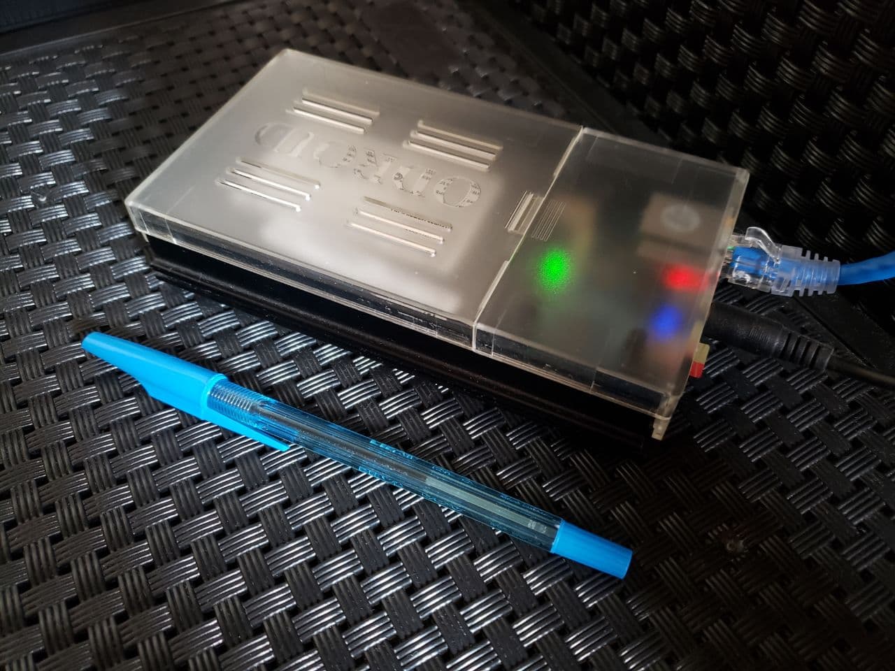 Odroid HC1 ao lado de uma caneta